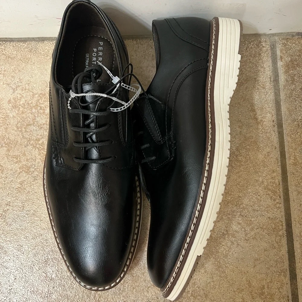 NWT Perry Ellis Men's portfolio Ultra foam Black Leather Oxfords with White Sole